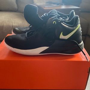 Nike Kids Kyrie Flytrap Iii (ps) Causal Basketball